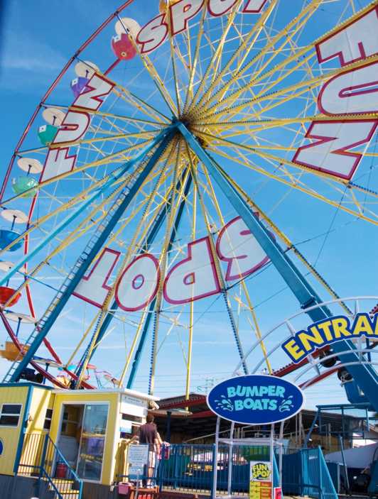 The Ferris Wheel at Fun Spot action park in orlando is a great ride. You can get group discount tickets for funspot through orlando group getaways.