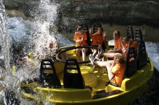 Splaaaaaaaaasssssh! The Congo River Falls is a cool water ride that groups can ride together.